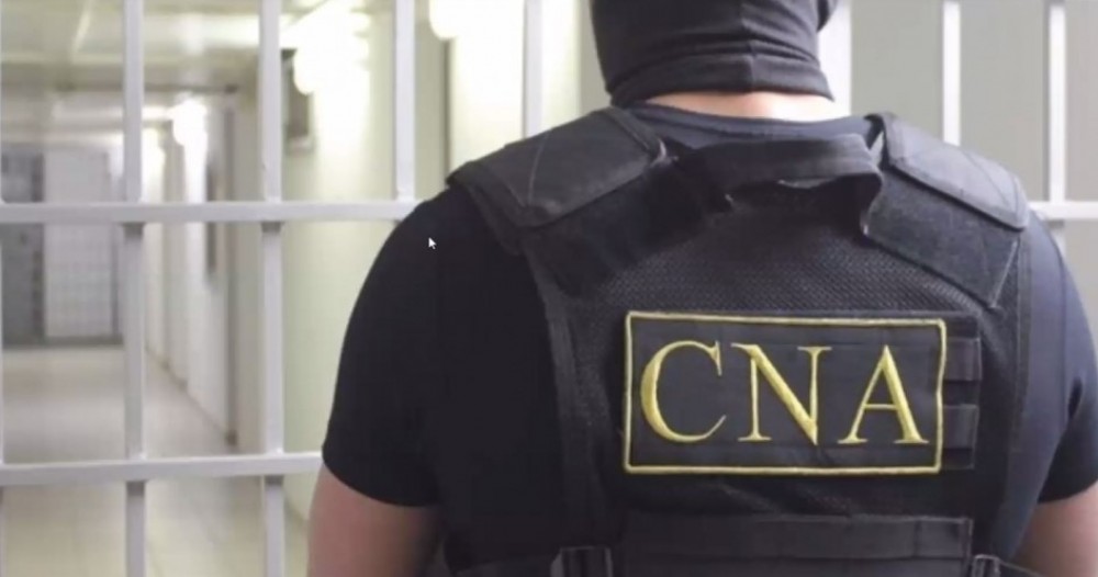 Ultima Oră // Un polițist a fost reținut, iar altul este cercetat în stare de libertate. Ambii riscă până la 7 ani de închisoare